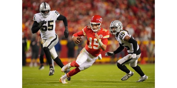 Både Kansas City Chiefs och Las Vegas Raiders lider av defensiva brister